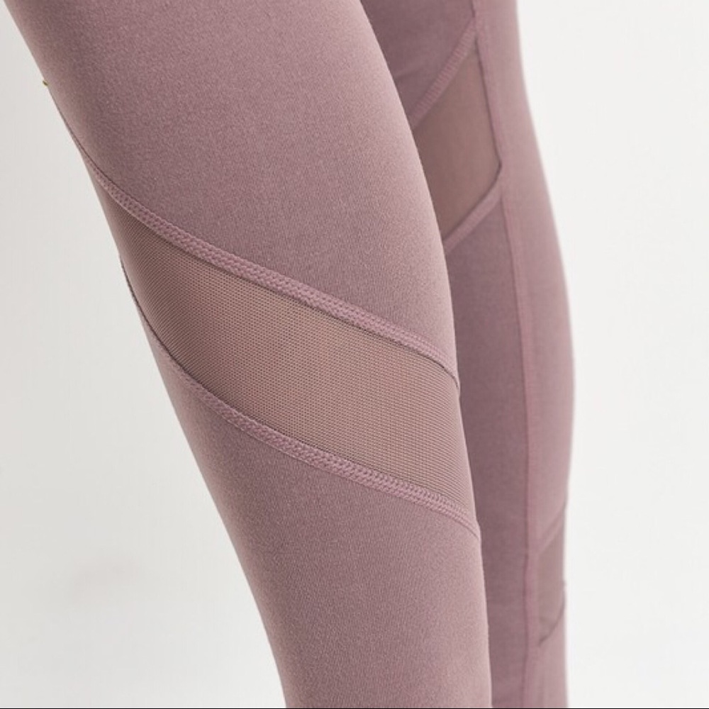 CLEARANCE-FIRM‼️Mesh Panel Athletic Leggings - Picture 3 of 5